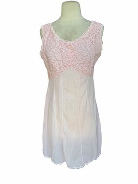 Deadstock w/o Tag 1960s Helion Nylon Chantillon Floral Lace Bodice Nightgown